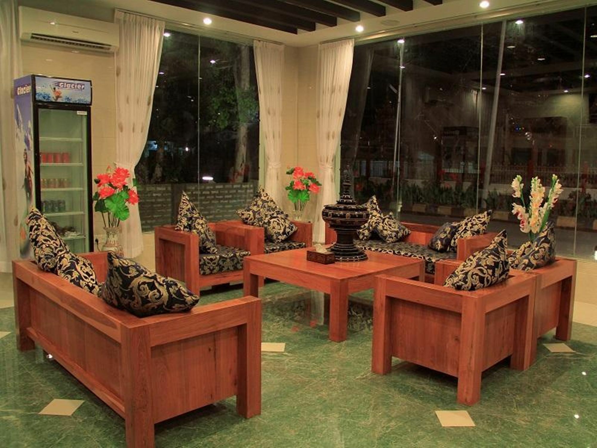 81 Hotel Inlay Nyaungshwe Township Exterior photo